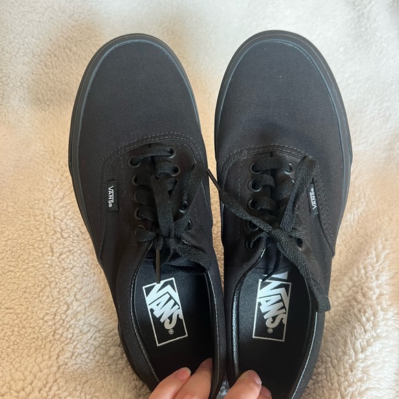 Vans All-Black Canvas Shoes 🐼🖤 - Picture 6 of 6